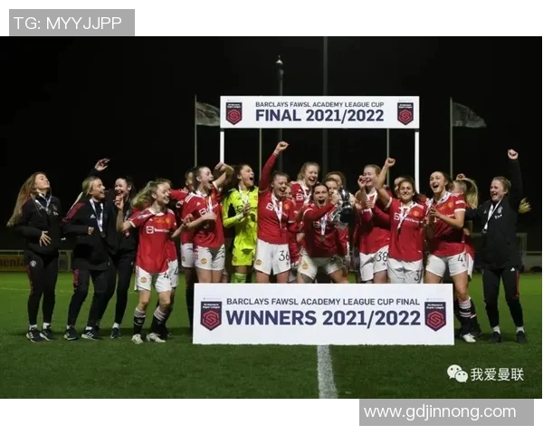 杰尔泽博足球明星的崛起与成就探秘：从青涩球员到国际巨星的成长之路