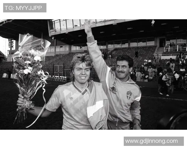 85岁足球明星的传奇人生与不朽成就揭秘